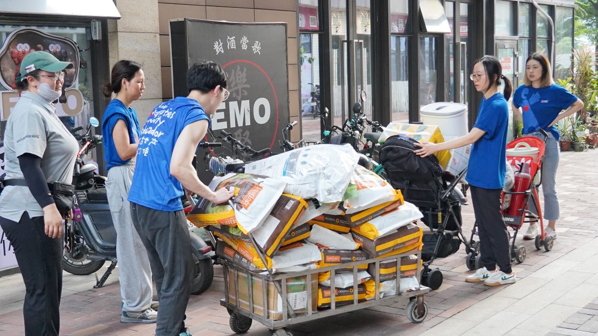 Helping Guide Dogs Move to a New Home