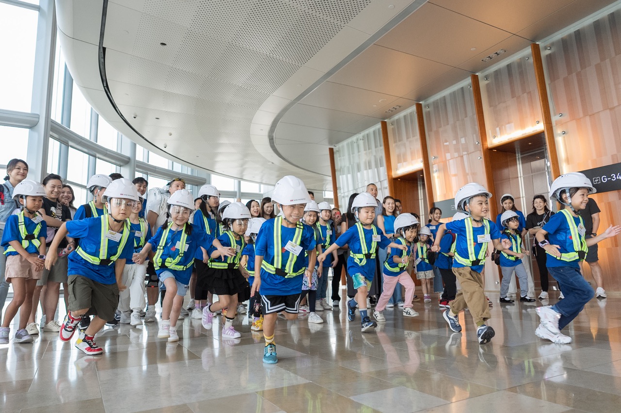 <span class='h6 text-black'>My Construction Hero</span>