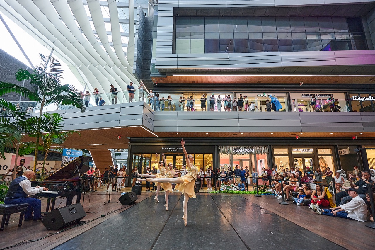 推出精彩節目Herencia — 慶祝西班牙裔文化遺產月