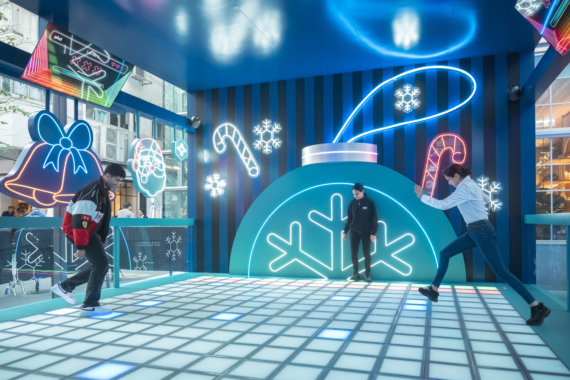 White Christmas Street Fair 2025